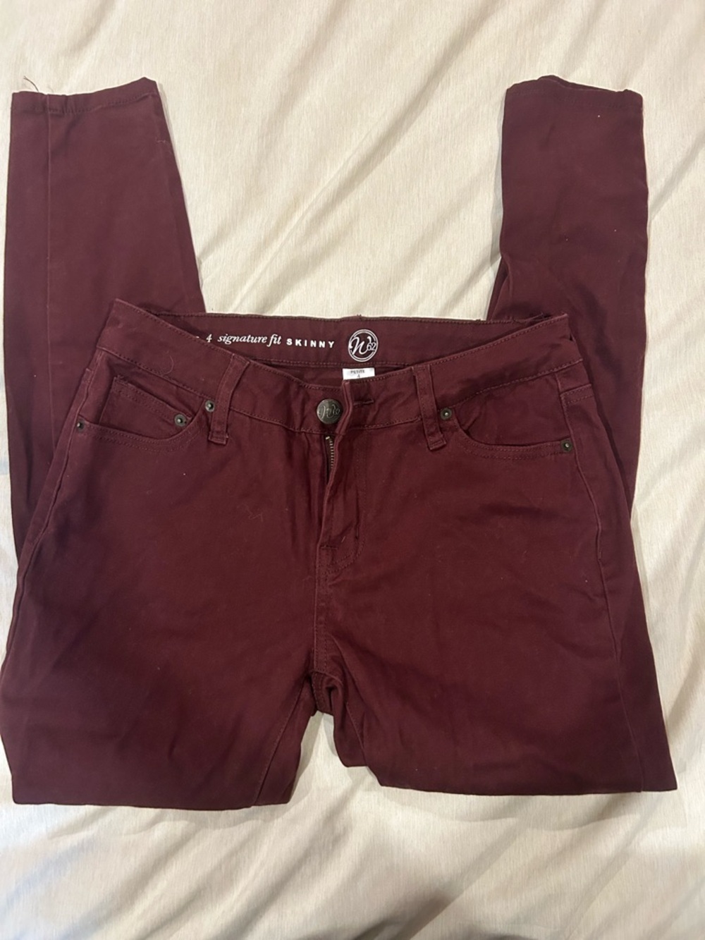 No Boundaries Petite Skinny Jeans in Deep Wine